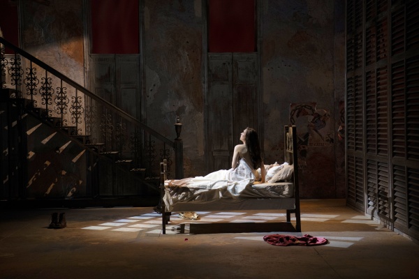 Lydia Grindatto as Leonore in Le Trouvère by Giuseppe Verdi