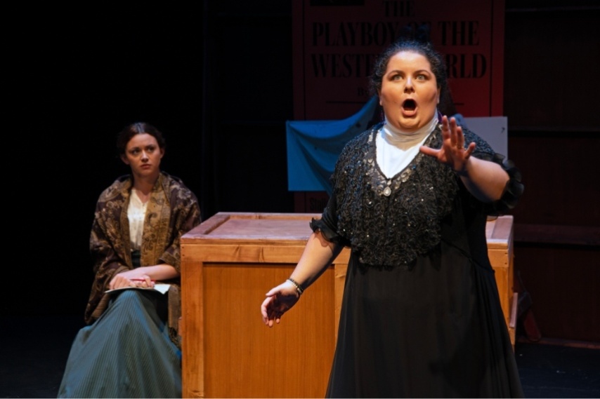 Picture singers Erin Fflur and Jane Burnell performing Lady Gregory in America in 2024